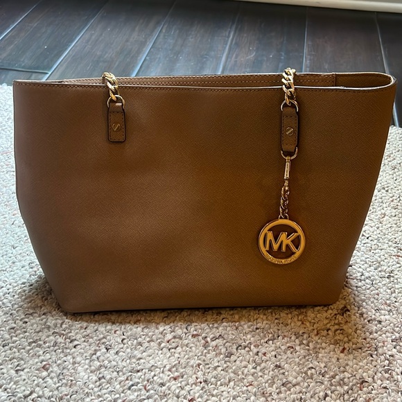 Authentic Michael Kors purse. - Picture 1 of 5